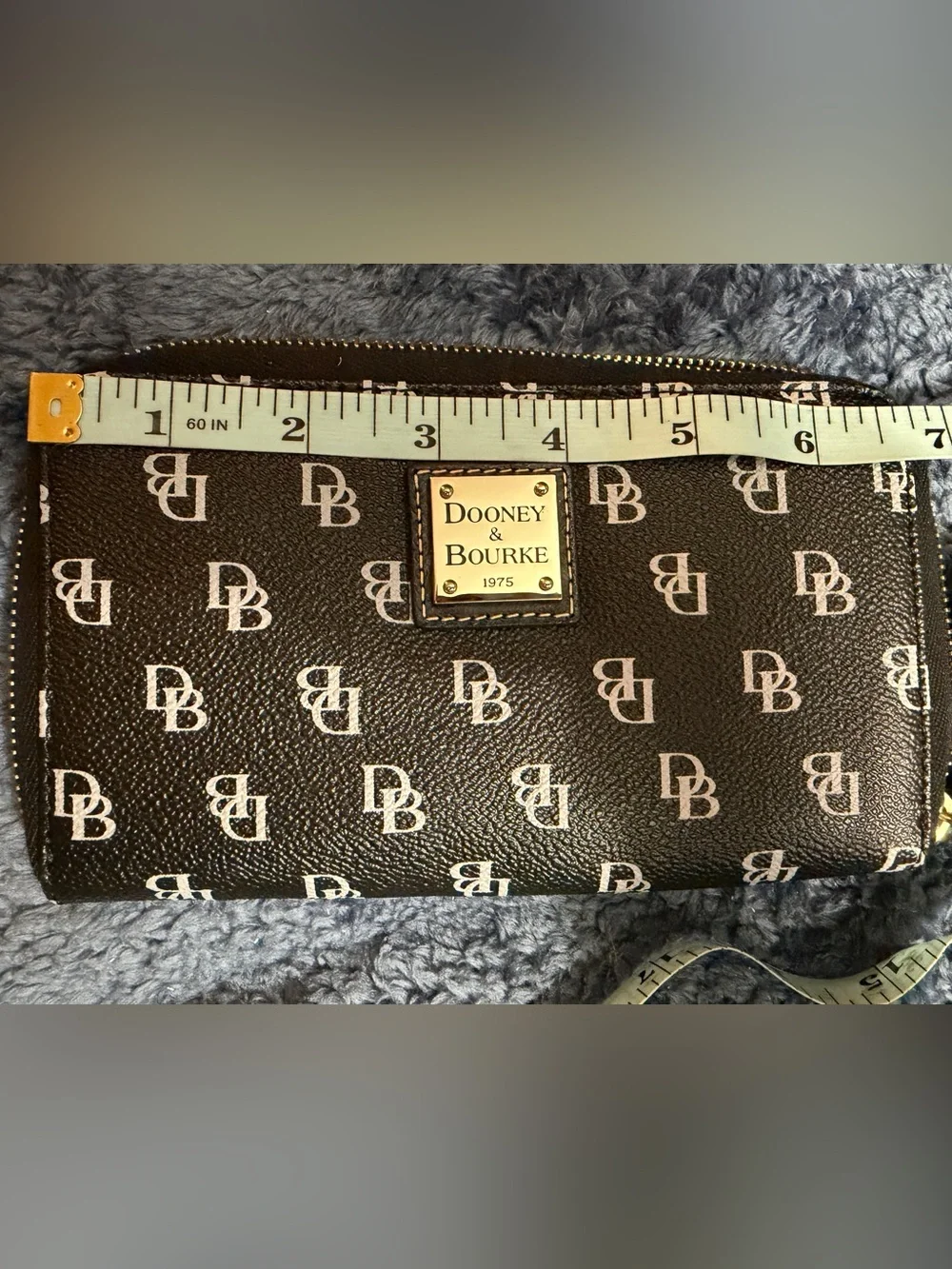 Dooney & Bourke zip around